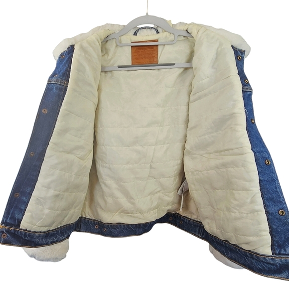 LEVI’S Women's Ex-Boyfriend Faux Fur Trim Denim Trucker Jacket Size S - Picture 3 of 14